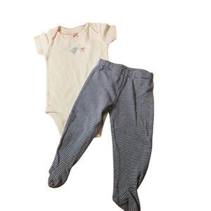 Carter's footed bird outfit 6-9 months